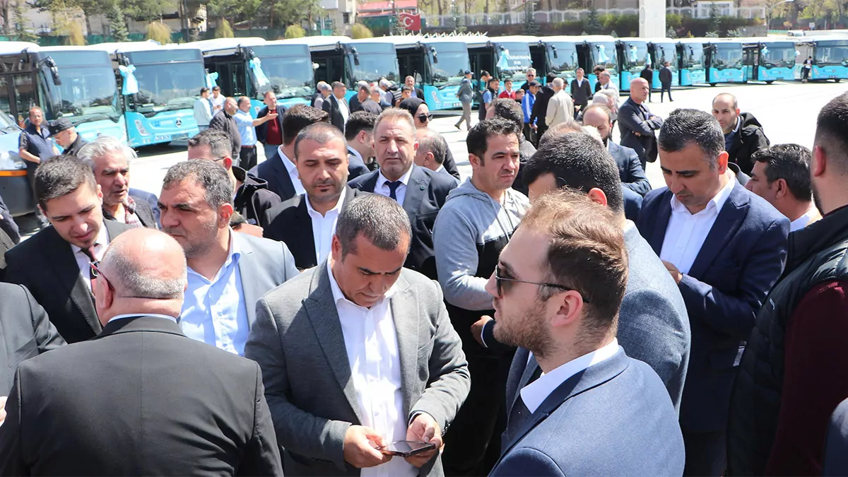 Erzurum'da i̇mamoğlu'nun miting yapacağı meydana otobüsler çekildi