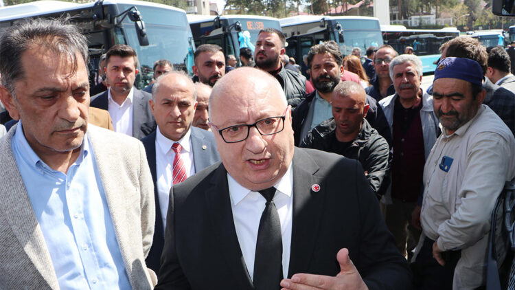 Erzurum'da İmamoğlu'nun miting yapacağı meydana otobüsler çekildi