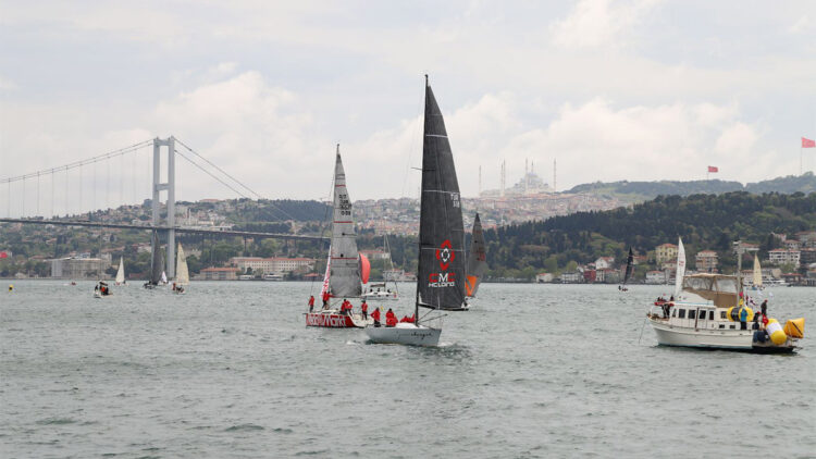 BAU Bosphorus Sailing Cup yarışında rekabet artıyor