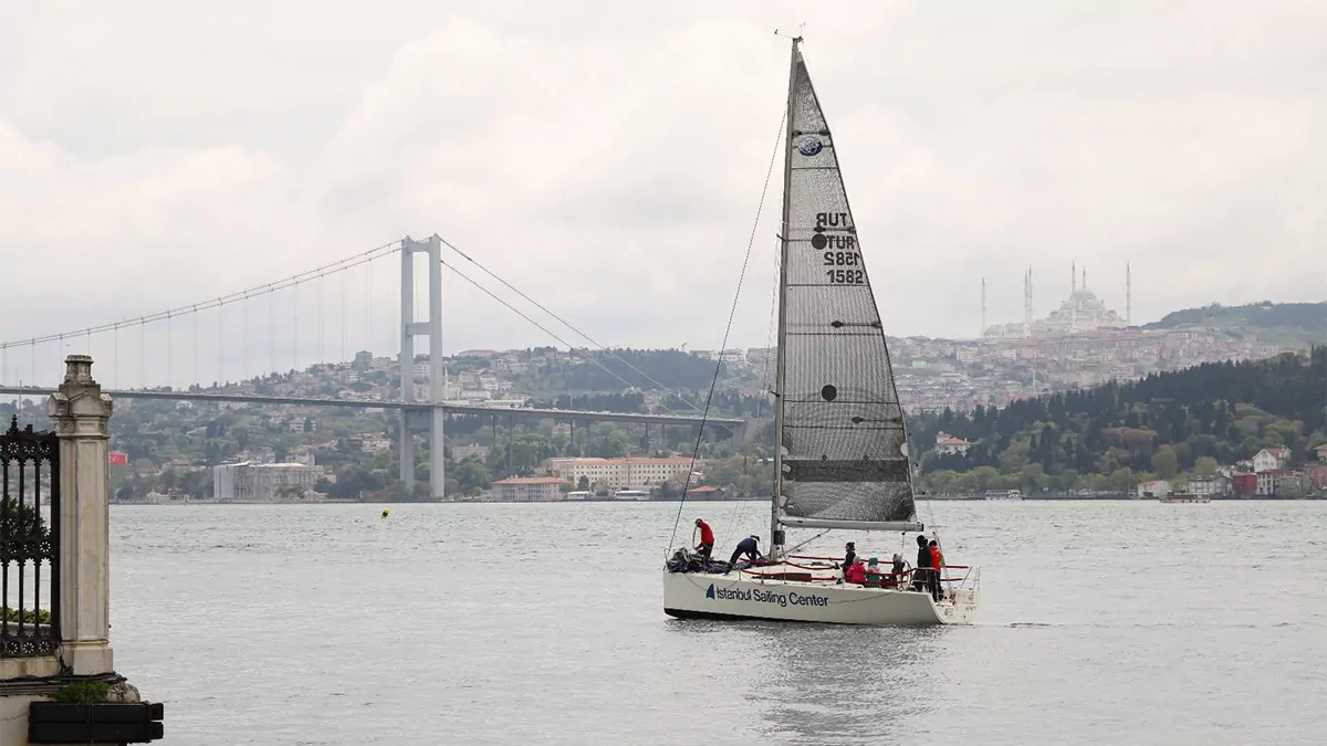 Bahçeşehir üniversitesi’nin (bau) 25’inci yılına özel olarak bau uluslararası yelken kulübü tarafından bu sene 11. Kez düzenlenen bau bosphorus sailing cup yarışı, i̇stanbul boğazı’nda devam ediyor.