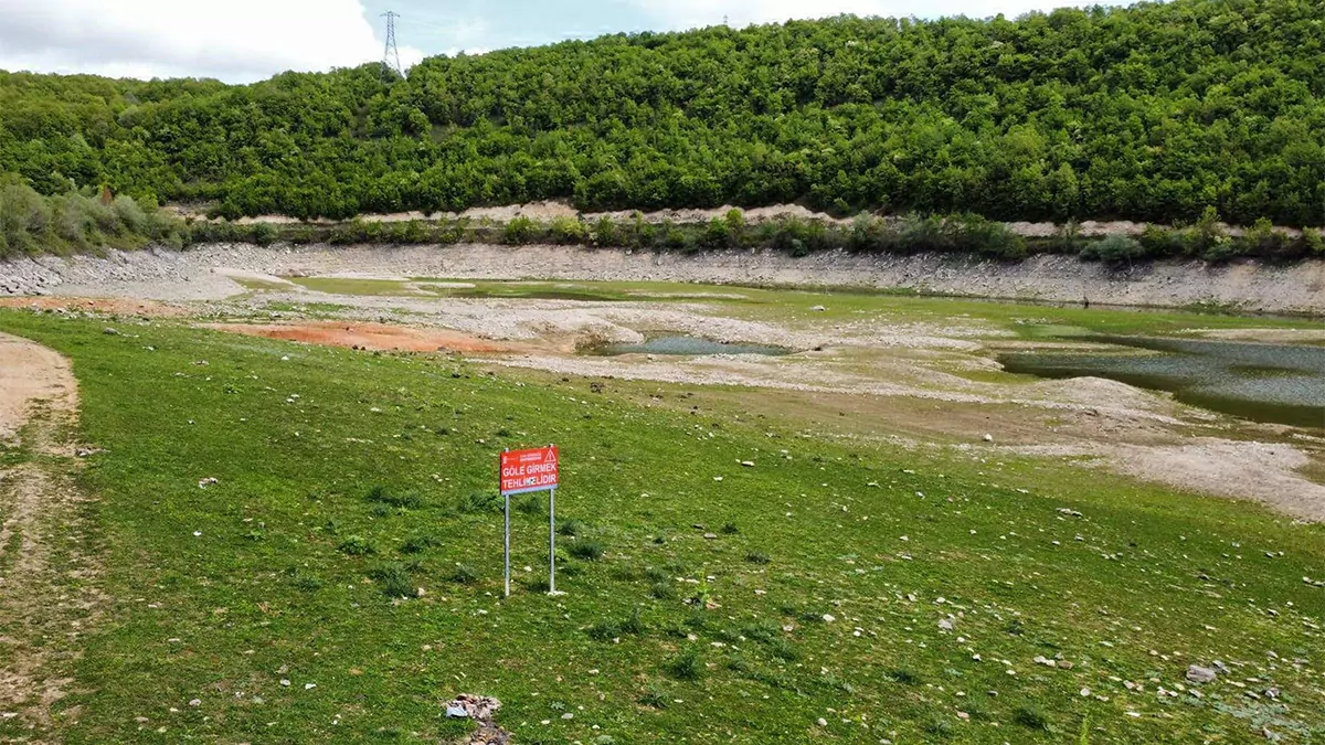 İstanbul'un suyunu karşılayan barajlardan kazandere ile pabuçdere'de yüzde 5'in altına düşen doluluk oranı, son 2 aydır etkili olan yağışlarla arttı.