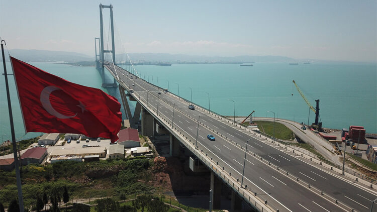 İzmit Körfezi turkuaz renge büründü