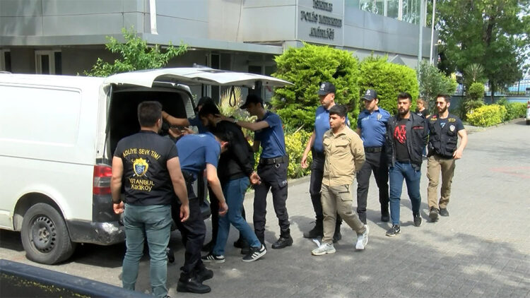 Kadıköy'de yüksek sesle müzik dinleyen 4 kişi adliyeye sevk edildi