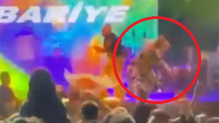 Kibariye sahneden düştü