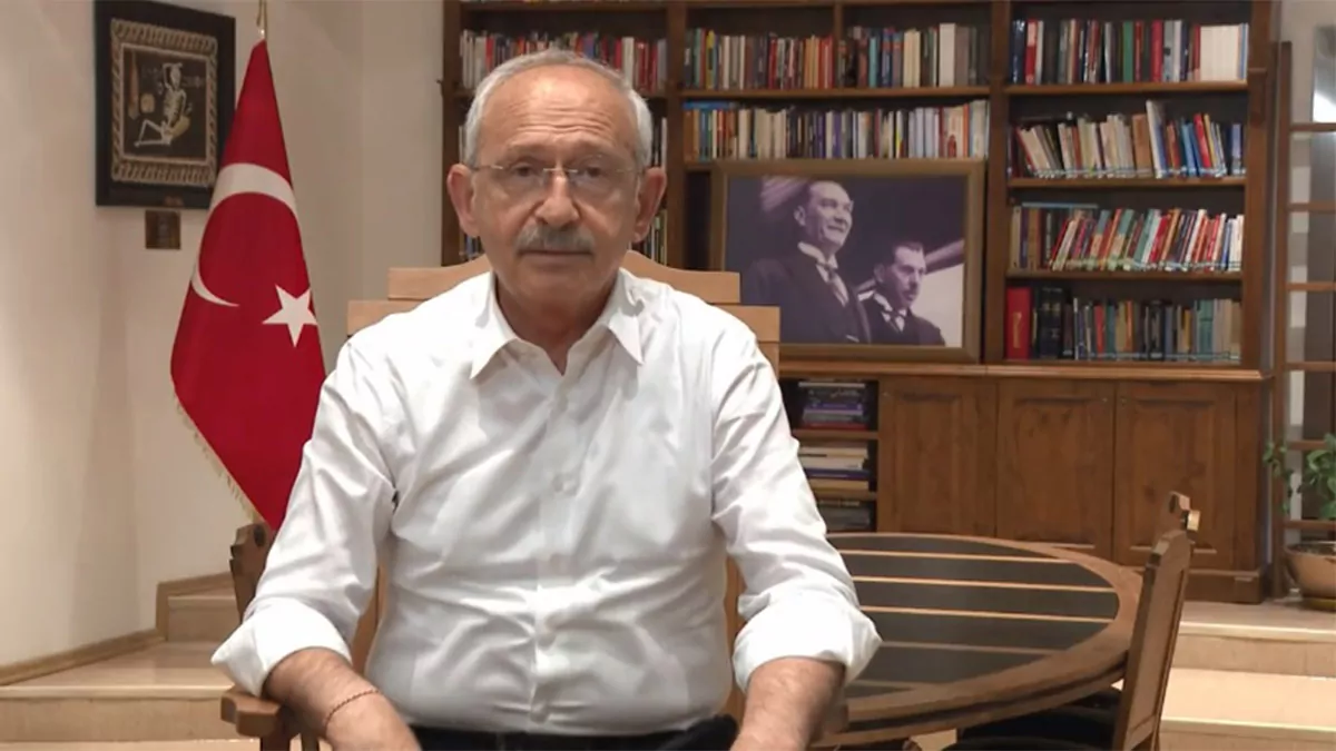 Chp genel başkanı ve millet i̇ttifakı cumhurbaşkanı adayı kemal kılıçdaroğlu, twitter hesabından 'milli savunma sanayii' başlıklı bir video yayınladı.  devlet ve parti işlerinin birbirine karıştırıldığını ifade eden kılıçdaroğlu, iktidarın savunma sanayii alanını seçim propagandası olarak kullandığını belirterek, tepki gösterdi.  