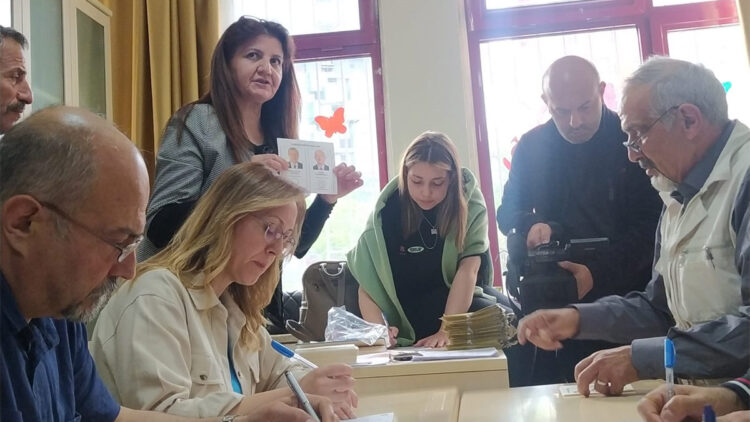 Kemal Kılıçdaroğlu oy kullandığı sandıktan 1'inci çıktı