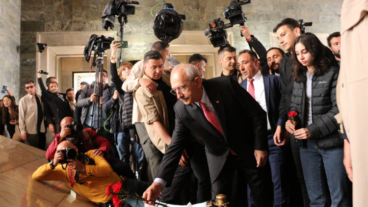 Kemal Kılıçdaroğlu Anıtkabir'i ziyaret etti