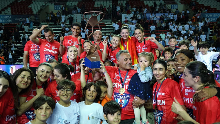 Konyaaltı Belediyespor Kadın Hentbol Takımı kupanın sahibi oldu