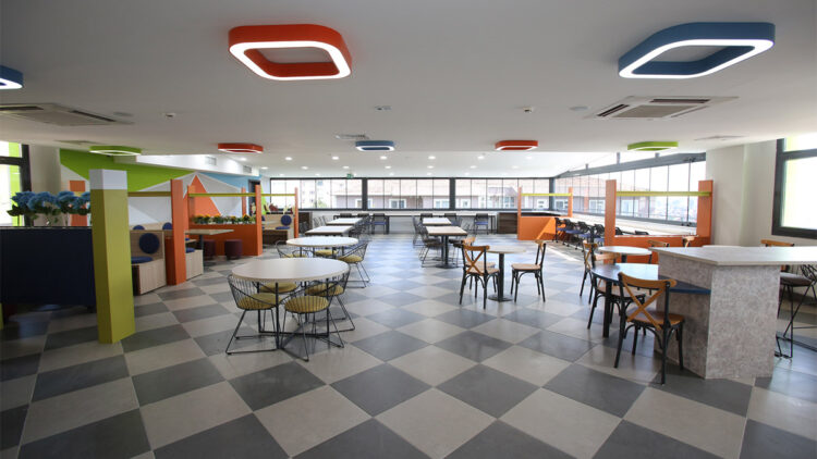 Küçükçekmece Belediyesi Gençlik Merkezi hizmete açıldı