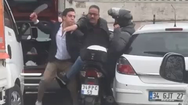 Kuryeye satırla saldırı; Saldırgan yakalandı