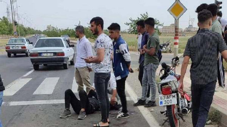 Başına parke taşıyla vurulan lise öğrencisi yaralandı