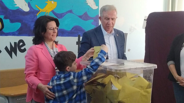 Mansur Yavaş oyunu kullandı