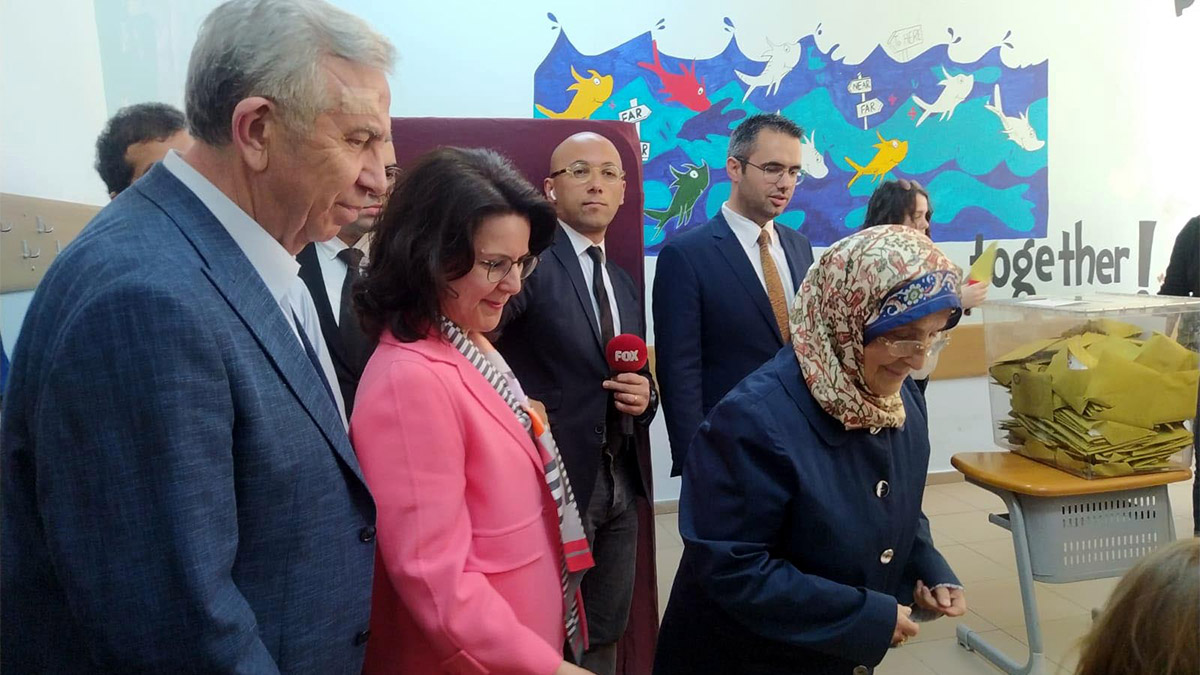 Mansur Yavaş oyunu kullandı