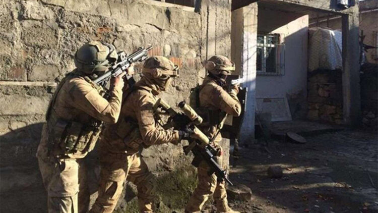 HDP ve DBP'li eski ilçe eş başkanları gözaltına alındı