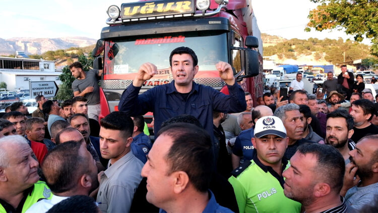 Kayısı üreticileri fiyatları düşük bularak eylem yaptı