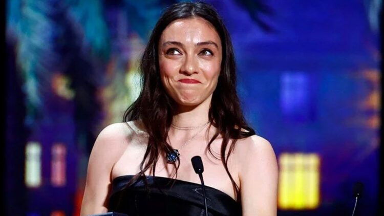 Merve Dizdar Cannes'de en iyi kadın oyuncu ödülü aldı