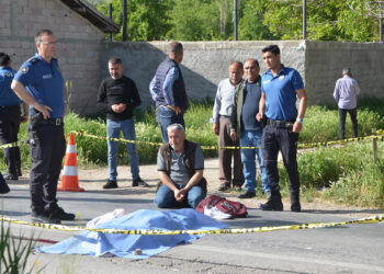 midibüs ile çarpışan motosikletteki 2 liseli öldü