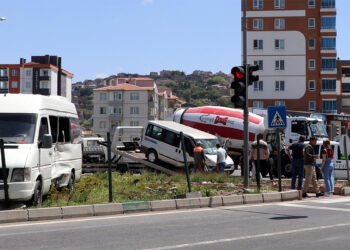 Kayseri'de iki minibüs çarpıştı, 6 kişi yaralandı