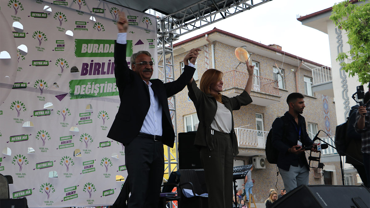 HDP Eş Genel Başkanı Mithat Sancar, "Ankara emekçilerin, devrimcilerin, sosyalistlerin, yurtseverlerin hasretini yaşıyor. İşte biz Yeşil Sol'la bu hasreti Ankara'da da gidermeye geliyoruz" dedi.