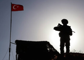 Hudutlarda 6'sı terör örgütü mensubu 12 kişi yakalandı