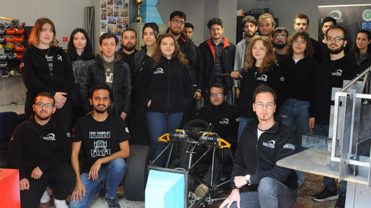 Öğrenciler elektrikli formula aracı üretti