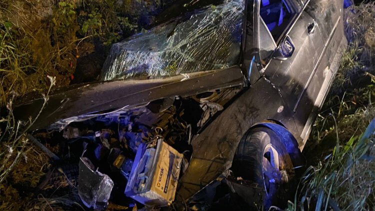 Otomobil yol kenarındaki kanala devrildi; 1 ölü