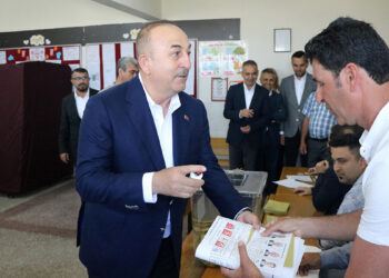 Oy pusulası zarfa zor sığdı