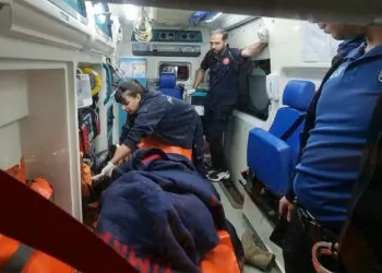 Beşiktaş'ta denize atlayan kişi kurtarıldı