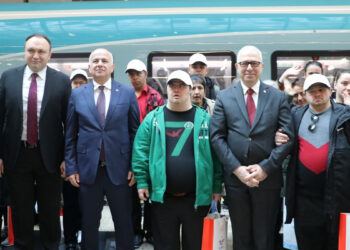 Özel gereksinimli 34 kişi YHT heyecanı yaşadı