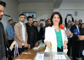 Pervin Buldan oyunu Van'da kullandı