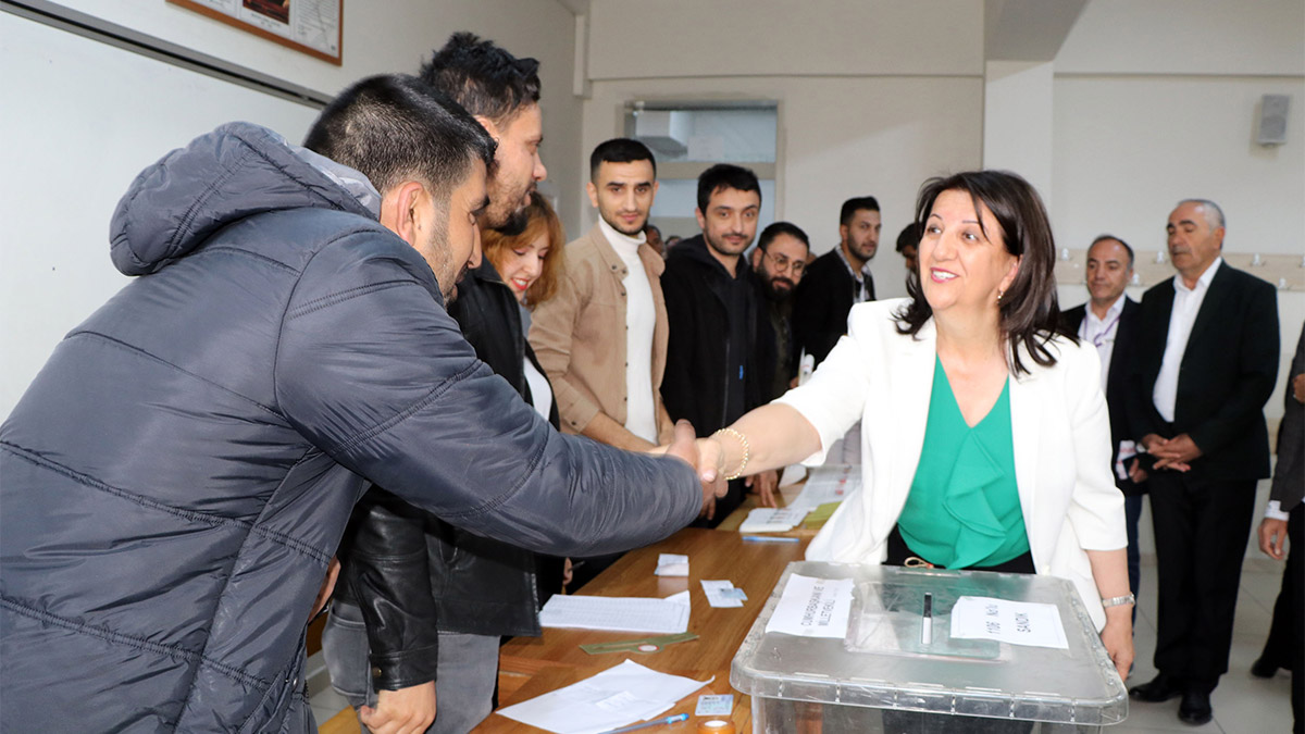 Pervin Buldan oyunu Van'da kullandı