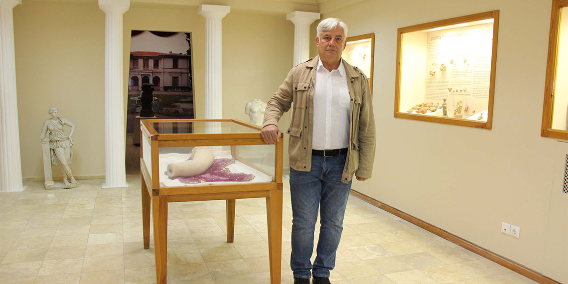 Dokuz Eylül Üniversitesi (DEÜ) Edebiyat Fakültesi Müzecilik Bölümü Öğretim Üyesi Prof. Dr. Remzi Yağcı, "Depremle ilgili ibret verici alanlar korunup müzeleştirilmeli" dedi.