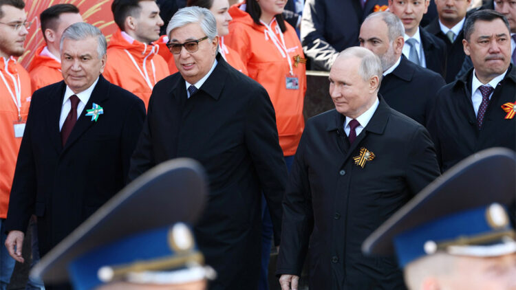 Rusya için ne batıda ne de doğuda düşman yok