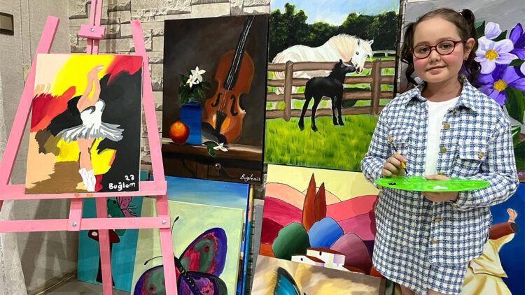 Lösemi hastası Buğlem resim tutkusuyla hayata bağlandı