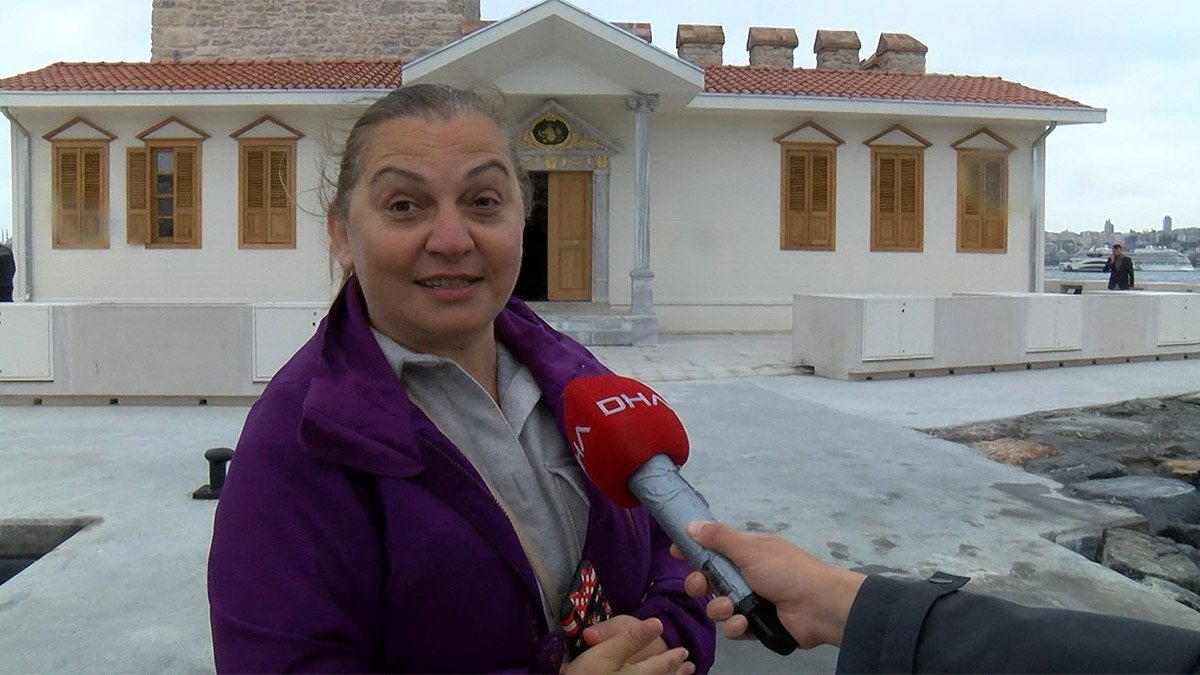 Kız Kulesi'ni gezmek için sıraya girdiler