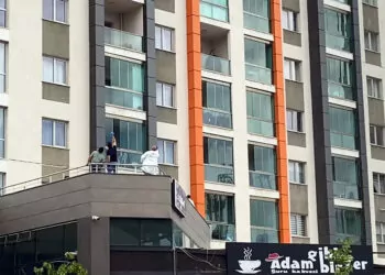 Karabük'te rezidansın 12'nci katında düşen çocuk öldü