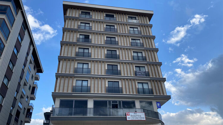 Rezidansın balkonundan düşen hemşire öldü