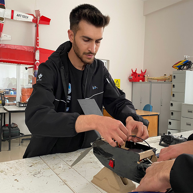 Riskli bölgelere dron gönderebilen İHA geliştirildi