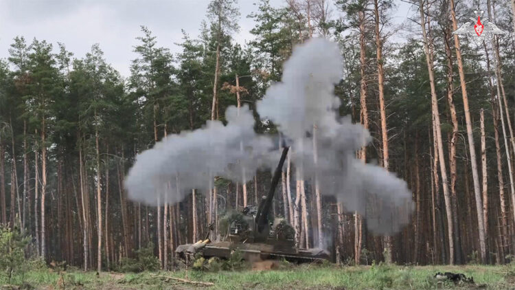 Ukrayna mevzilerinin obüsle vurulduğu anlar paylaşıldı