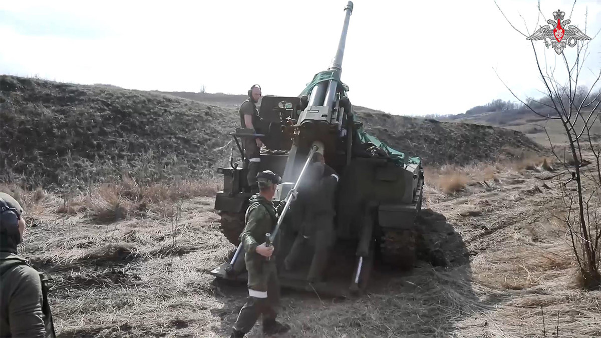 Rusya, Ukrayna mevzilerinin top atışlarıyla vurdu