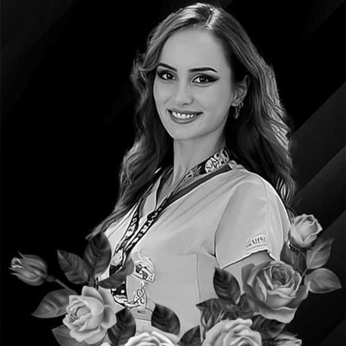 Aksaray'da doktor sevgilisi Halil İbrahim A. (43) ile oturduğu rezidansın balkonundan düşerek hayatı kaybeden hemşire Saliha Tuncel'in ölümüne ilişkin yeni detaylar ortaya çıktı.