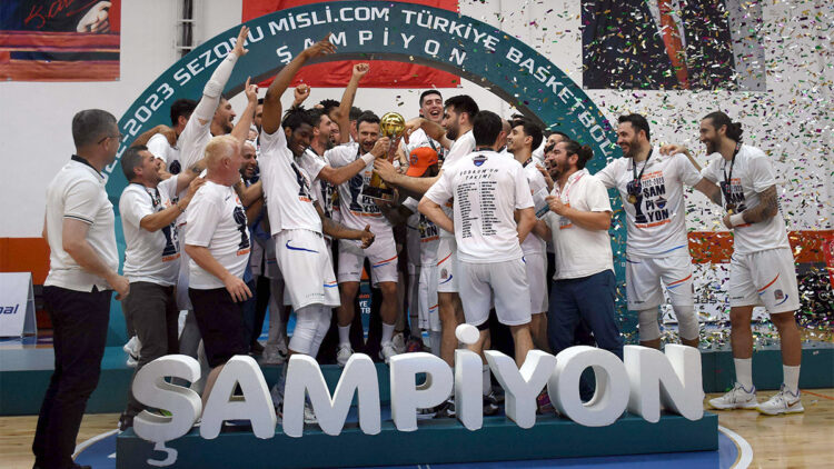 Çağdaş Bodrum Spor şampiyonluğu kutladı