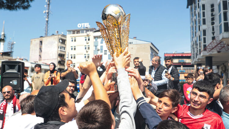 Samsunspor şampiyonluk kupasını taraftarıyla buluşturuyor