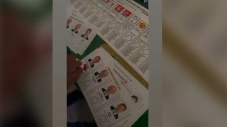 Şanlıurfa'da toplu oy kullanma kavgası