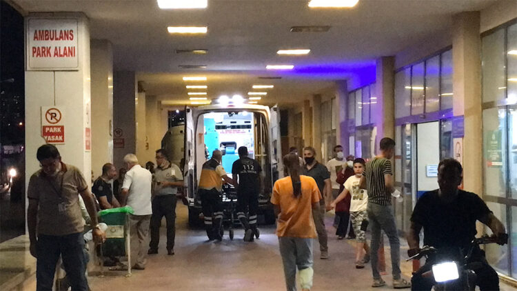 Şanlıurfa'da iki otomobil kafa kafaya çarpıştı; 2 ölü