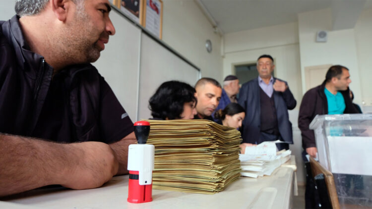 Doğu ve Güneydoğu'da oy verme işlemleri başladı