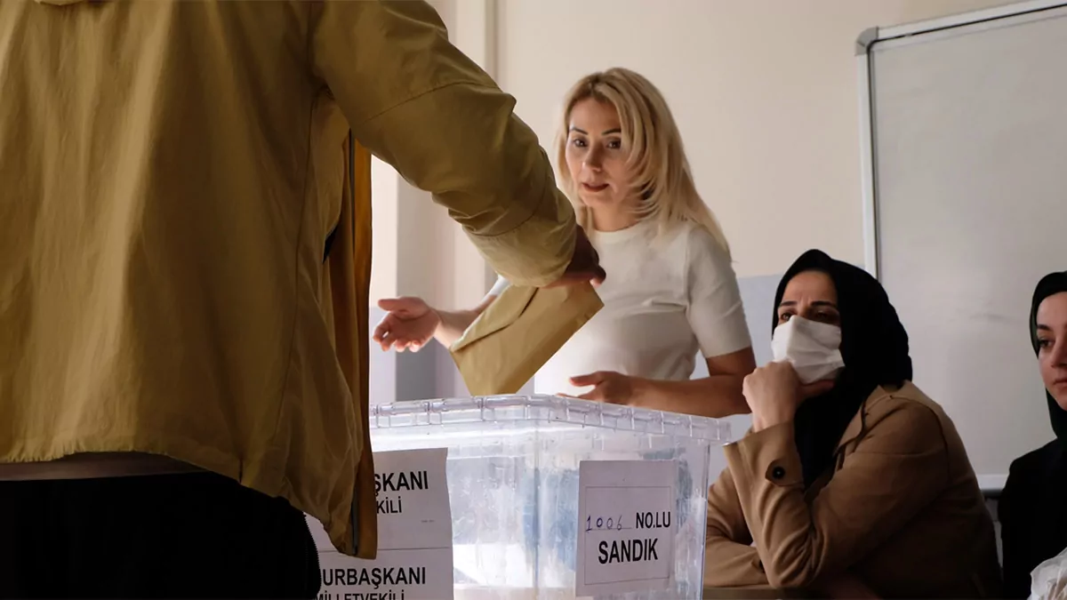 Doğu ve güneydoğu'da oy verme işlemleri başladı