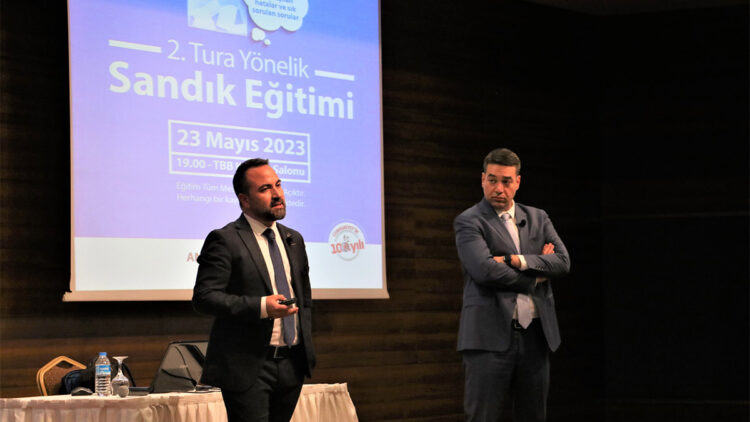 Sandıkta görev alacak gönüllü avukatlar eğitimde