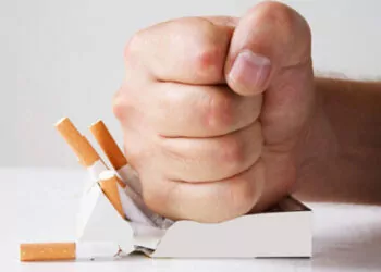 Sigara kullanımı felç geçirme olasılığını artırıyor