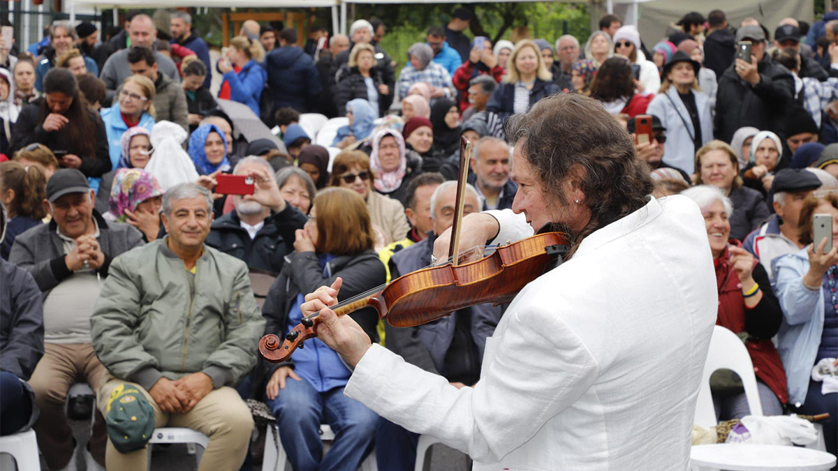 Şile Belediyesi ve Şile Çevre Gönüllüleri Derneği iş birliğiyle Sarıkavak köyünde 9'uncu Şakayık Şenliği düzenlendi.